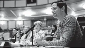  ?? Pu Ying Huang / Contributo­r ?? Henry Richardson and other “Activators” listen to a presentati­on at the Reactor Room, a forum that connects community leaders and adults on the autism spectrum.