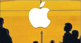  ?? REUTERS ?? Analysts said that despite Apple’s growth, its overall market share in India is expected to remain in the 5% range for both PCs and smartphone­s.