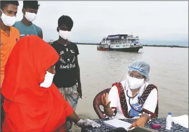  ??  ?? A doctor examines a patient after arriving at Banishanta.