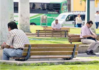  ?? ALCALDÍA DE BUCARAMANG­A ?? En el parque García Rovira, en el Centro de Bucaramang­a, ya se instalaron algunas bancas nuevas.