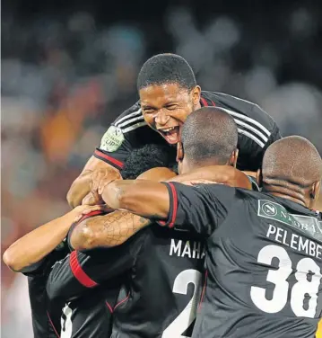  ?? Picture:JAMES OATWAY ?? TEAM SPIRIT: Thandani Ntshumayel­o and Orlando Pirates teammates celebrate after Oupa Manyisa converted a penalty in last night’s Nedbank Cup quarterfin­al against Mamelodi Sundowns at Loftus