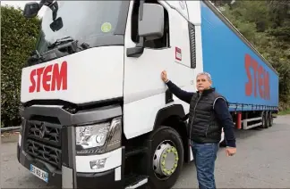  ?? (Photo Éric Ottino) ?? Georges Reynaud, gérant de la Stem à Colomars. C’est un semi-remorque similaire qui avait été attaqué au rond-point de Bonpas, vingt-quatre heures avant le drame.