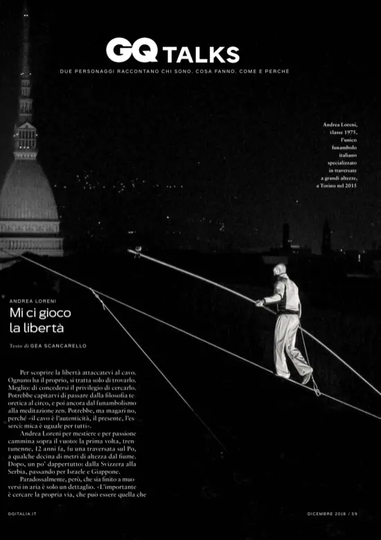  ??  ?? Andrea Loreni, classe 1975, l’unico funambolo italiano specializz­ato in traversate a grandi altezze, a Torino nel 2015