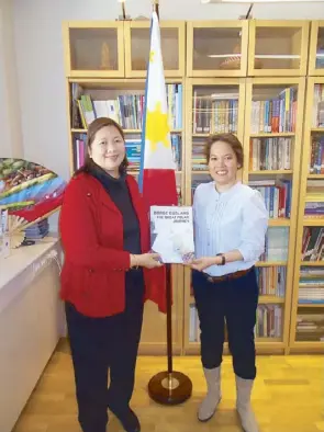  ??  ?? Traversing thawing and cracking ice added to the urgency of the team to double their efforts in reaching the North Pole (top). Pimentel presents Philippine Minister and Consul General Chairmaine Rowena Aviquil with a book by Børge Ousland, entitled...