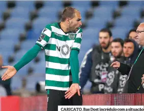  ??  ?? CARICATO. Bas Dost incrédulo com a situação