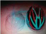  ??  ?? “Mi truco de triatlón es fabricarme mi propio casco aero a partir de un casco normal de bici. Lo hago poniendo en el horno una hoja de metacrilat­o y calentarla para que se ponga blanda; después la pongo sobre el casco para que se haga la forma y, una...