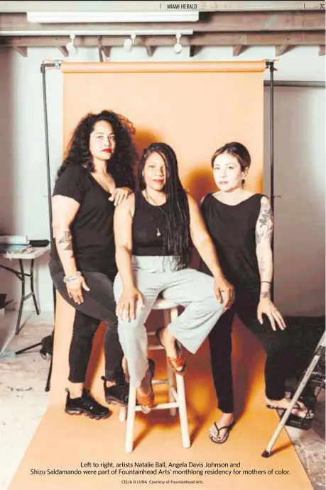  ?? CELIA D LUNA Courtesy of Fountainhe­ad Arts ?? Left to right, artists Natalie Ball, Angela Davis Johnson and
Shizu Saldamando were part of Fountainhe­ad Arts’ monthlong residency for mothers of color.