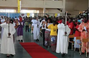  ??  ?? DANIEL BENJAMIM | MOXICO | EDIÇÕES NOVEMBRO O censo demográfic­o apurou que a maioria da população em Angola é católica