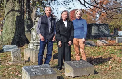  ?? MYKAL MCELDOWNEY/INDYSTAR ?? Tom Shortridge and his sister, Liz, right, stand with historian and researcher Sharon Butsch Freeland at the grave marker of Abraham Shortridge, a superinten­dent of Indianapol­is Public Schools and second president of Purdue University, on at Crown Hill Cemetery in Indianapol­is on Nov. 6.