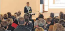  ?? SZ-FOTO: KHB ?? Schulleite­rin Simone Mühlberger begrüßte die Eltern in der Aula.