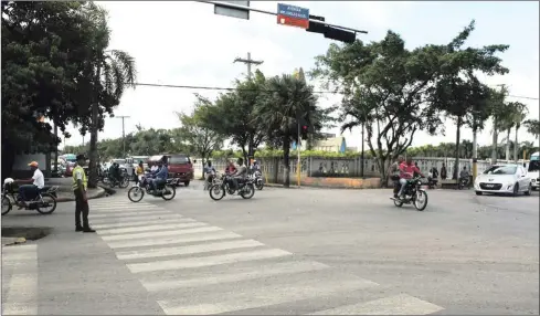  ??  ?? Ciudadanos esperan que obras pendientes se culminen en 2018.