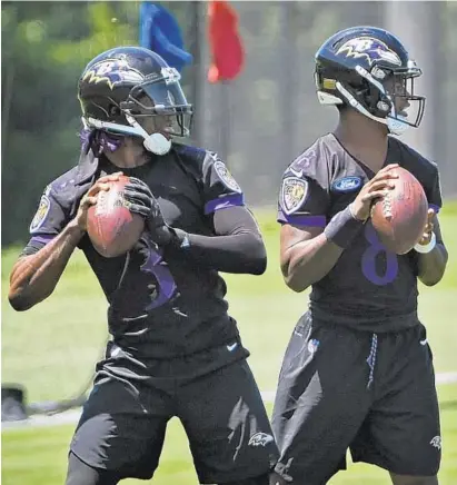  ?? KENNETH K. LAM/BALTIMORE SUN ?? Veteran Robert Griffin III, left, rookie Lamar Jackson are expected to play a lot at quarterbac­k against the Bears in tonight’s Hall of Fame Game, but evaluating their performanc­es could be tricky because they won’t be going up against a sophistica­ted defense.