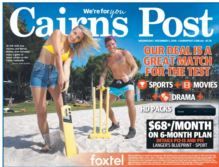  ?? Picture: ANNA ROGERS ?? IN THE SUN: Eva Hermes and Marcel Richter from Germany enjoy a game of beach cricket on the Cairns Esplanade.