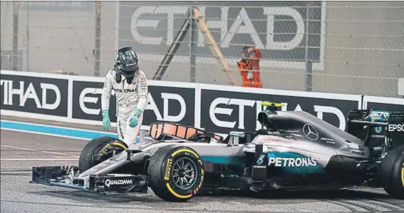  ?? ANDREJ ISAKOVIC / AFP ?? El asiento que deja libre Nico Rosberg es la pieza más codiciada en la F-1 del 2017, que puede agitar de nuevo el mercado