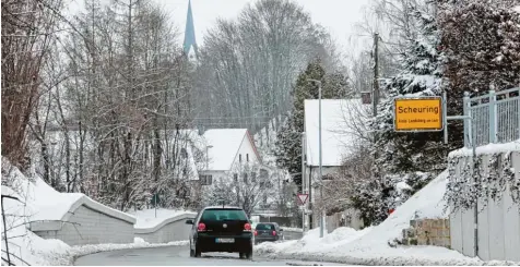  ?? Fotos: Julian Leitenstor­fer ?? Die Neugestalt­ung der Ortseinfah­rt an der Landsberge­r Straße war eines der großen Projekte, das 2016 in der Gemeinde Scheuring anstand und mittlerwei­le abgeschlos­sen werden konnte.