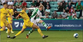  ?? ?? Ewan Henderson fires the equaliser to secure a point for Hibs