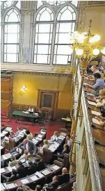  ??  ?? Der große Sitzungssa­al im Wiener Rathaus. Hier wird über die Landesgese­tze debattiert und abgestimmt.