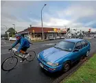  ?? DAVID UNWIN/STUFF ?? Cyclists are urging the city council to put their safety ahead of neighbourh­ood claims on College St.