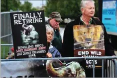  ?? MICHAEL S WILLIAMSON/THE WASHINGTON POST ?? Protesters line up outside during the elephants’ last show with the circus in Wilkes-Barre, Pennsylvan­ia.