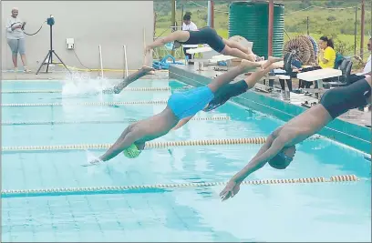  ?? (Pics: Mengameli Mabuza) ?? The swimmers diving into the pool during the ESA Age Group Gala held over the weekend at Enjabulwen­i School.