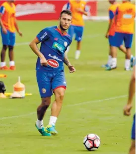  ?? WILBERTH HERNÁNDEZ ?? Francisco Calvo participó ayer en el primer entrenamie­nto de la Selección Nacional rumbo al duelo ante Haití.