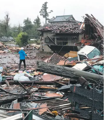  ?? PHOTO AFP ?? Des maisons endommagée­s par le typhon Hagibis à Ichihara, en banlieue de Tokyo.