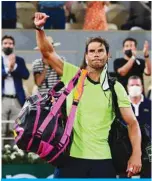  ?? AFP ?? PARIS: Spain’s Rafael Nadal leaves the court after the men’s singles semi-final tennis match against Serbia’s Novak Djokovic on Friday. —