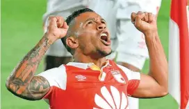  ?? FOTO ?? El delantero Wilson Morelo fue uno de los más aplaudidos ayer en El Campín. Con sus goles hace historia.