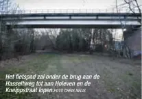  ?? FOTO CHRIS NELIS ?? Het fietspad zal onder de brug aan de Hasseltweg tot aan Holeven en de Kneippstra­at lopen.