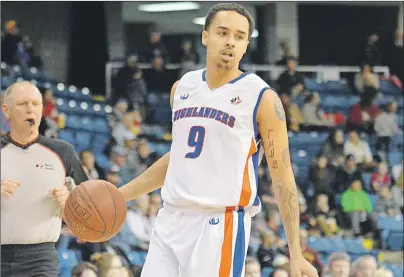  ?? T.J. COLELLO/CAPE BRETON POST ?? Cape Breton Highlander­s rookie guard Jarryn Skeete of Brampton, Ont., is back on the court after breaking his hand in the second game of the season on Dec. 28 in Moncton.