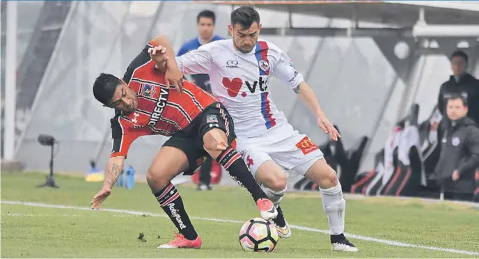  ??  ?? CON DOS ANOTACIONE­S de Braulio Baeza el conjunto de Iberia alcanzó la proeza de derrotar a Colo Colo en su estadio y de paso eliminarlo de la Copa Chile (Fotografía: Livio Silva Veloso / Dale Iberia)