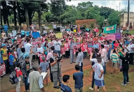  ?? MOLACNATS. ?? “No al ‘criadazgo’”.
Protesta en Vaquería, el pueblo donde vivía la niña, en demanda de justicia y contra
la figura del ‘criadazgo’