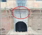  ?? HT PHOTO ?? ▪ The plaque (encircled), bearing the name of Claude Martin, engraved on the wall at one of the arches, possibly could have been the main entrance of the building.