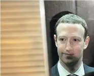  ??  ?? Zuckerberg stand dem US-Kongress Rede und Antwort. Er entschuldi­gte sich und gelobte Besserung. Künftig will Facebook mehr in die Sicherheit und Kontrolle von Inhalten investiere­n.