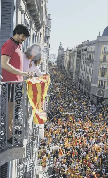  ?? PICTURE: JEFF J MITCHELL/GETTY IMAGES ?? 0 A pro-unity rally marches through Barcelona yesterday