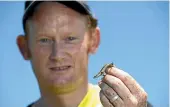  ?? WELLINGTON CITY COUNCIL ?? Carey Knox, of Wildland Consultant­s, with a skink caught near Wellington’s Cobham Drive.