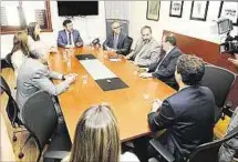  ??  ?? REUNIÓN. Ferreri junto a representa­ntes de Pepsico en el MEF.