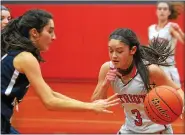  ?? MEDIANEWS FILE PHOTO ?? Germantown Academy’s Maddie Vizza makes her way past Episcopal Academy’s Reilly Wright.