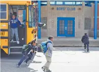  ?? STAFF FILE PHOTO ?? Children exit a school bus at the entrance to the Boys & Girls Clubs of Chattanoog­a’s East Lake unit. The club will be getting a makeover thanks to Lowe’s and its 100 Hometowns initiative.