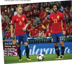  ??  ?? Isco con Iniesta, que se despide de La Roja en Rusia.