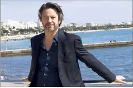  ??  ?? Thibault de Montalembe­rt au MipTV, un acteur qui ne manque pas de cachet dans Dix pour cent : « un tel rôle, j’en rêvais depuis longtemps ! » (Photo P. Lapoirie)