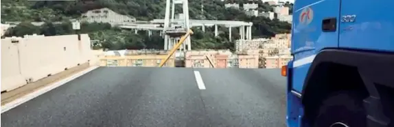  ??  ?? Fermo-immagine Un fotogramma del docu-film «Genova, 11.36» sulla tragedia del ponte Morandi, prodotto da 42° parallelo e presentato al Mercato internazio­nale dell’audiovisiv­o di Roma