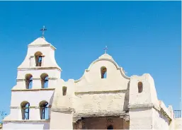  ??  ?? Die markante Kirche von Fort Bravo ist unter anderem in John Sturges’ „Die glorreiche­n Sieben“zu sehen.