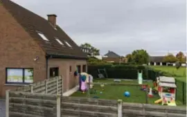  ?? FOTO PETER MALAISE ?? Kinderopva­ng ’t (B)engeltje in Oudenaarde is nu dicht, maar op een lijst met probleemcr­èches blijft het wachten.