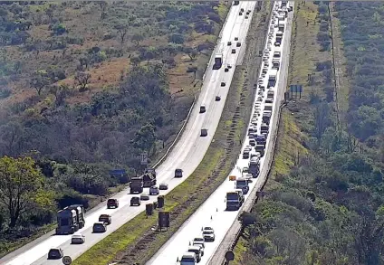  ?? / i-traffic KZN ?? The N3 blockade by protesting truck drivers is seen as an act of economic sabotage.