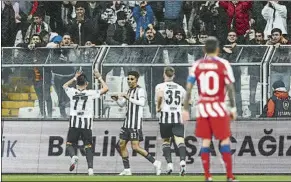  ?? FOTO: EFE ?? Gedson Fernandes celebrando uno de los tantos del Besiktas al Atlético