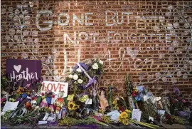  ?? ERIN SCHAFF / THE NEW YORK TIMES ?? A makeshift memorial to 32-year-old Heather Heyer at the site where she was killed on Aug. 12, 2017 during the ‘Unite the Right’ rally in Charlottes­ville, Va.