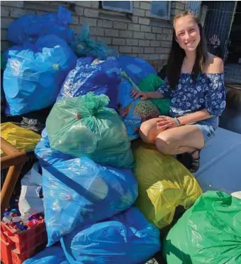  ??  ?? Talia van Rensburg, graad 6-leerder van Laerskool George-Suid, het sedert 2016 meer as 6 ton plastiekdo­ppies ingesamel en aan Interwaste gelewer vir rolstoele vir behoeftige­s. Mense wat haar ondersteun het, moet doppies wat hulle wil herwin nou direk na Henque Waste neem.