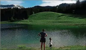  ??  ?? Montagnes et lacs sont très prisés cet été (ici, le lac de Javen, en Haute-Savoie).