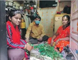  ?? Parth M.N. For The Times ?? ASHOK KUNCHIKURV­E, wife Renuka and daughter Vishakha, left, share an 8-by-8-foot room with three other family members in Mumbai, India.